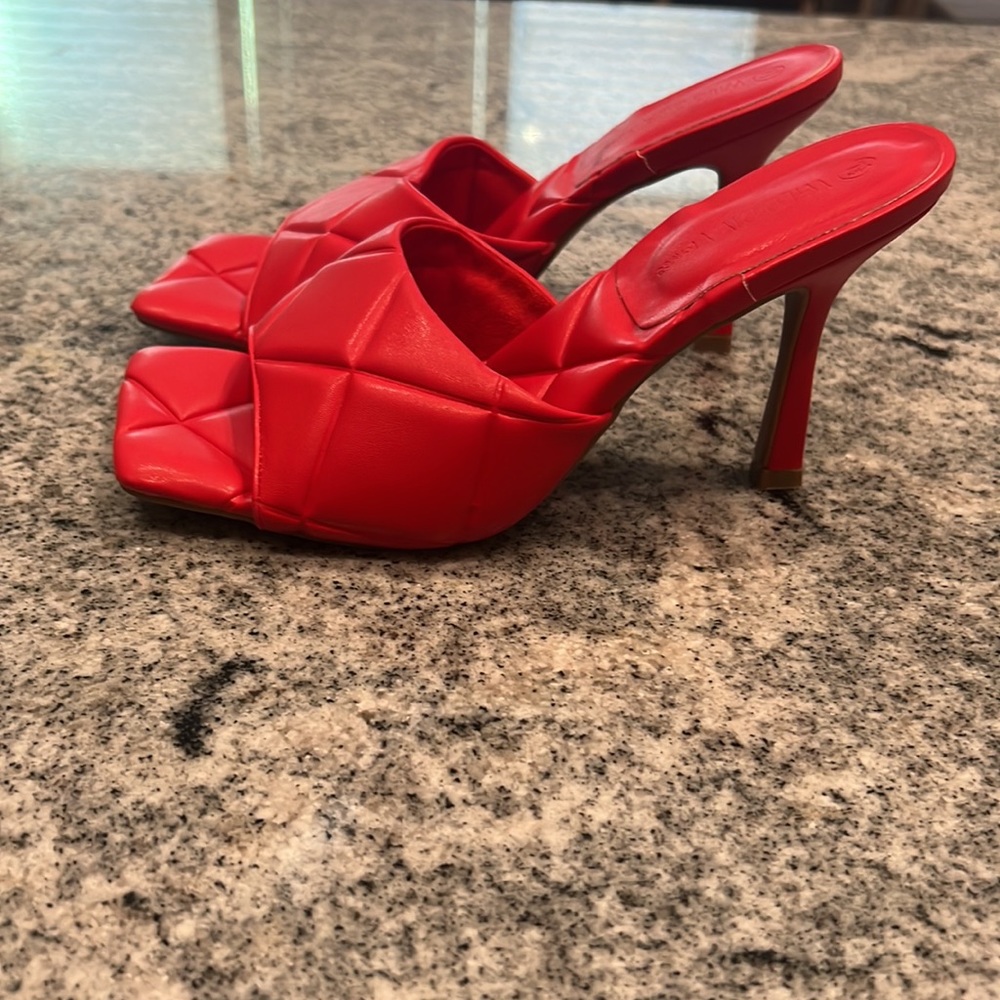 Cute Red 👠 heels, size 7.5, wore once - Picture 2 of 6
